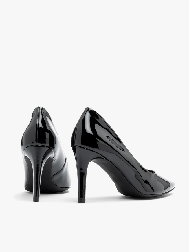 Schwarz lackierte Stiletto-Pumps