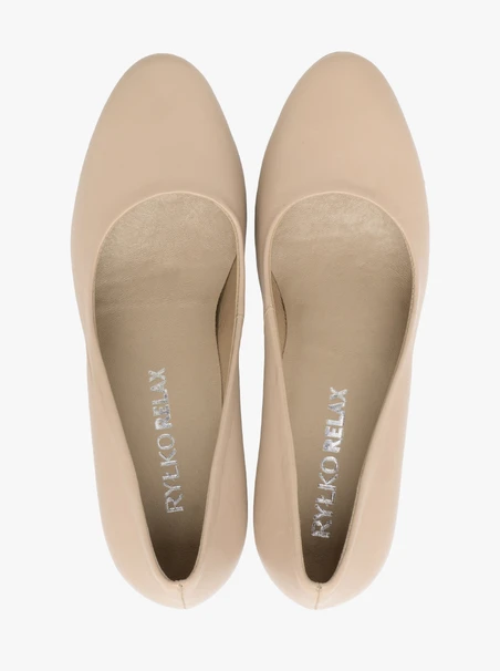 Beigefarbene Pumps mit Stilettoabsatz