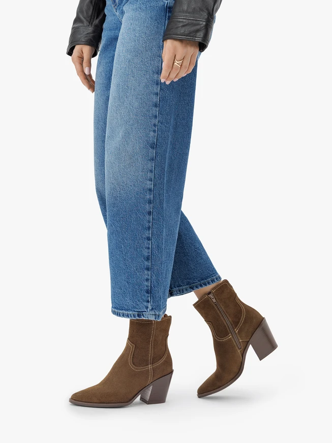 Grüne Veloursstiefel mit Stilettoabsatz