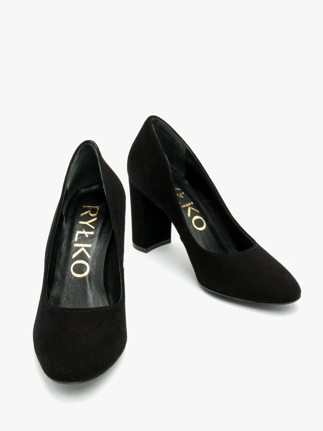 Stiletto pumps in black