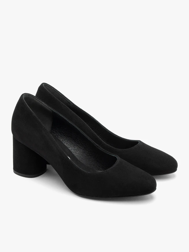 Black suede women’s pumps