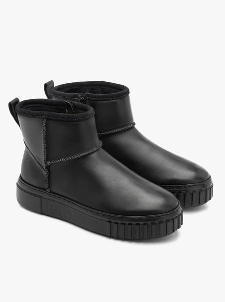 Schwarze kurze Schneestiefel