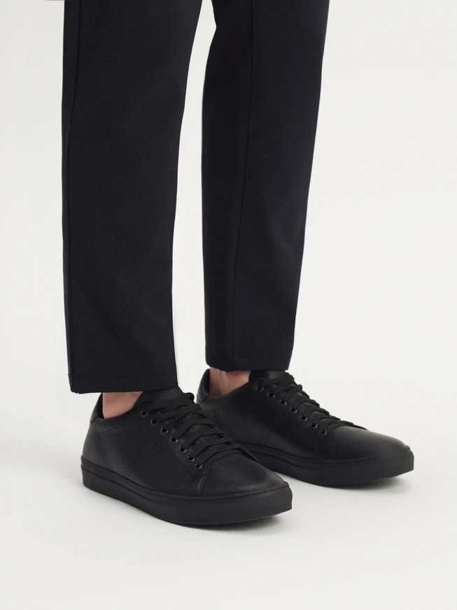 Schwarze Sporthalbschuhe für Männer