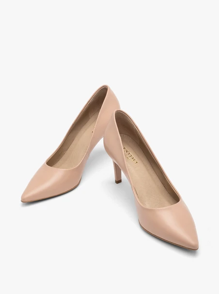 Classic beige heeled pumps