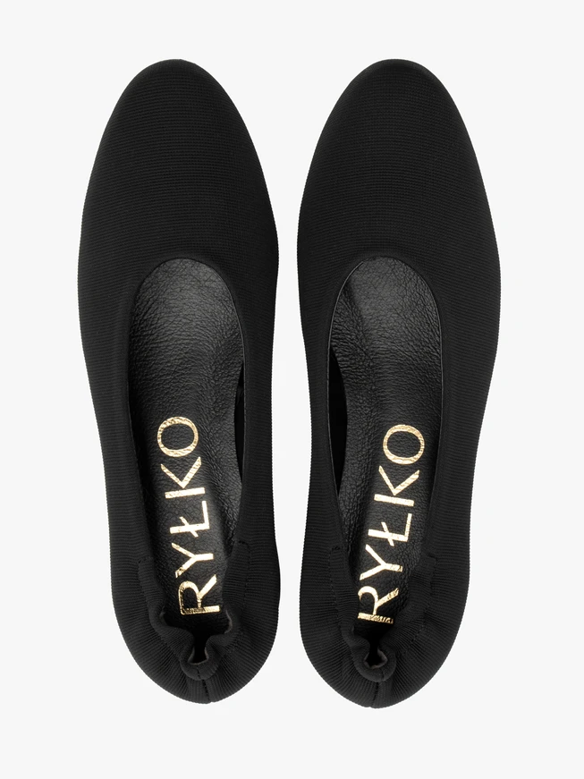 Black women's pumps