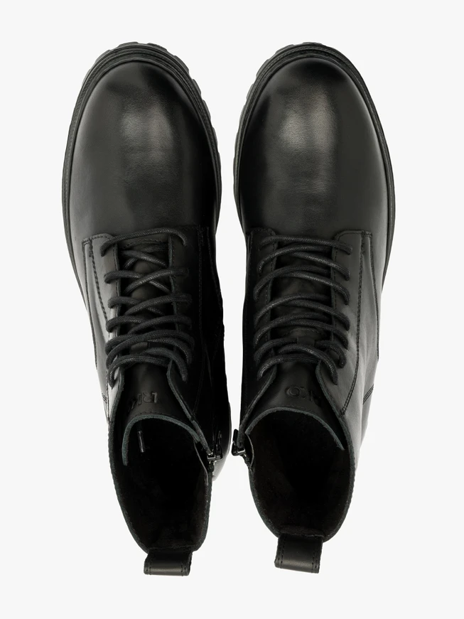 Schwarze Herrenstiefel mit leichter Sohle