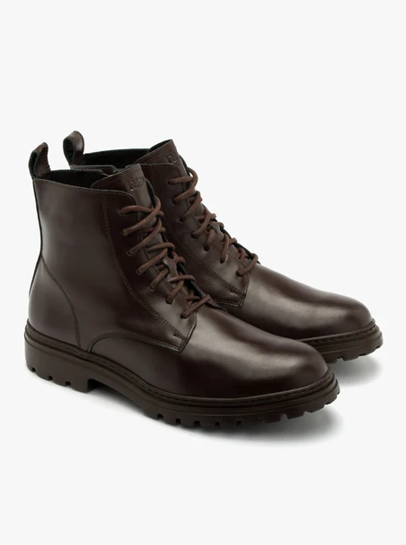 Dark brown men’s boots with lightweight sole