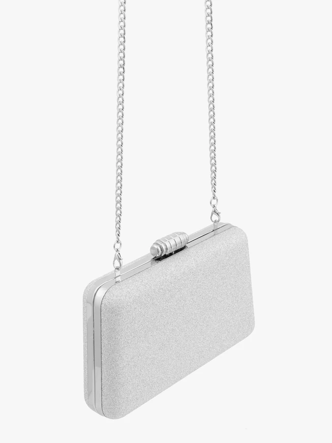 Silberne Clutch-Tasche