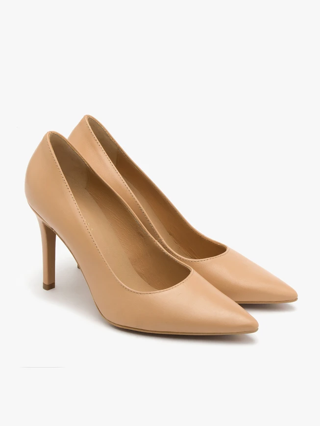 Beigefarbene hochhackige Pumps