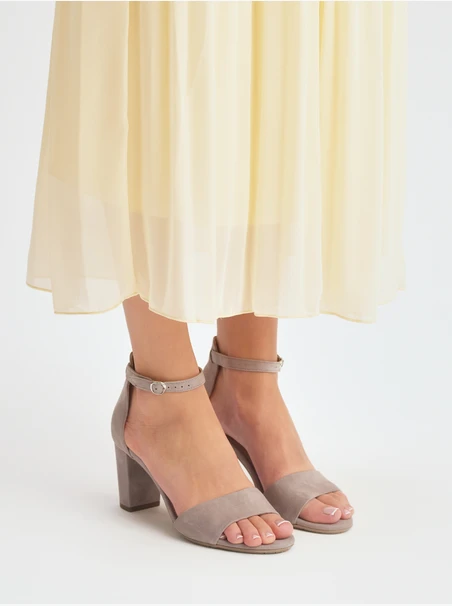 Graue Stiletto-Sandalen für Frauen