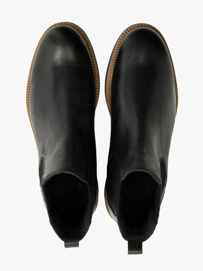Black men’s Chelsea boots