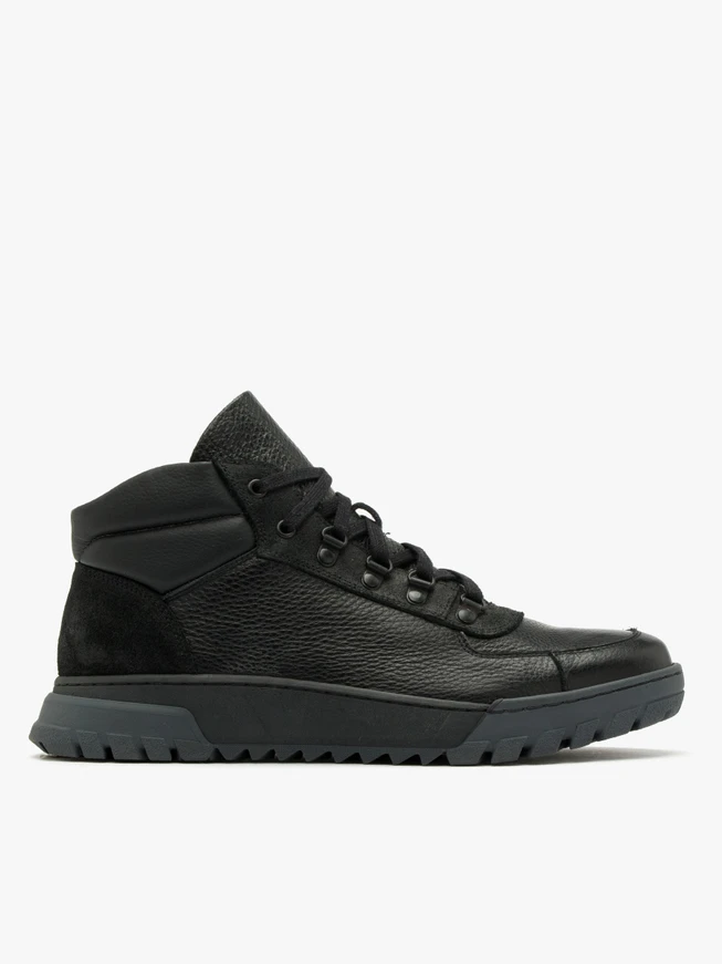 Schwarze Herren-Turnschuhe mit zweifarbiger Sohle