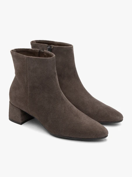 Stöckelschuhe aus braunem Veloursleder