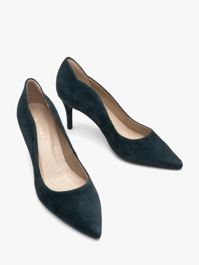 Grüne Velours-Pumps mit verziertem Schaft