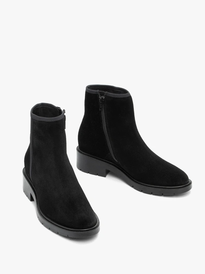 Schwarze Velourslederstiefel