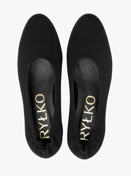 Black women's pumps