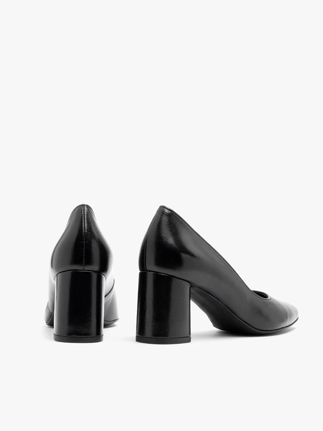 Schwarze Pumps mit runder Fußspitze