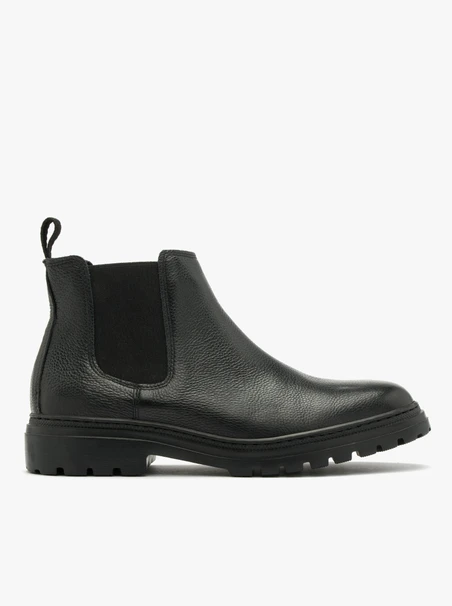 Black men’s Chelsea boots with lightweight sole