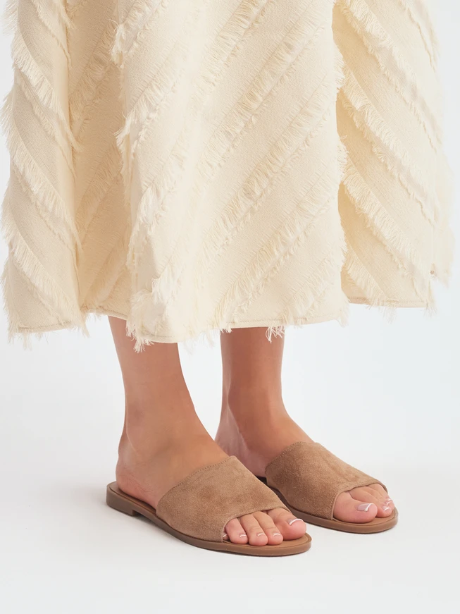 Flache Damen-Flip-Flops aus Sand
