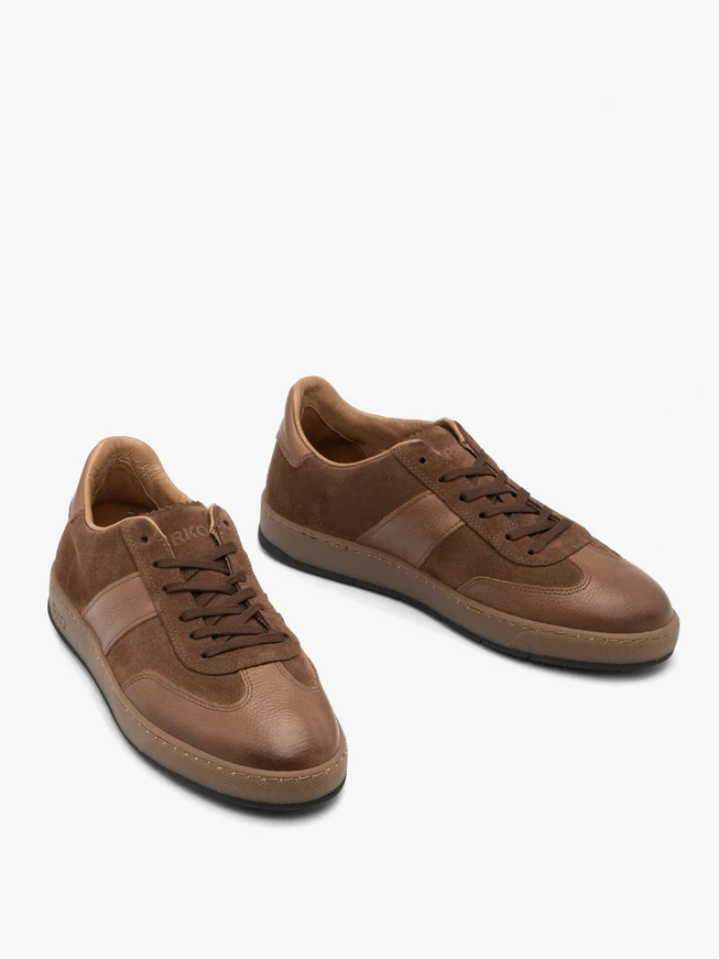 Braune Herren-Schnürsenkel-Sporthalbschuhe