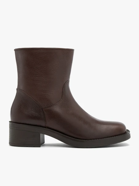 Braun genarbte Lederstiefel