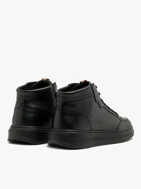 Schwarzer Herrensneaker