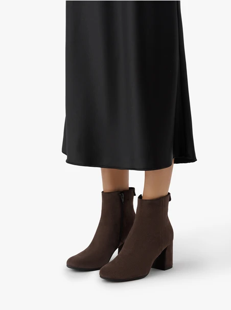 Stöckelschuhe aus braunem Velours