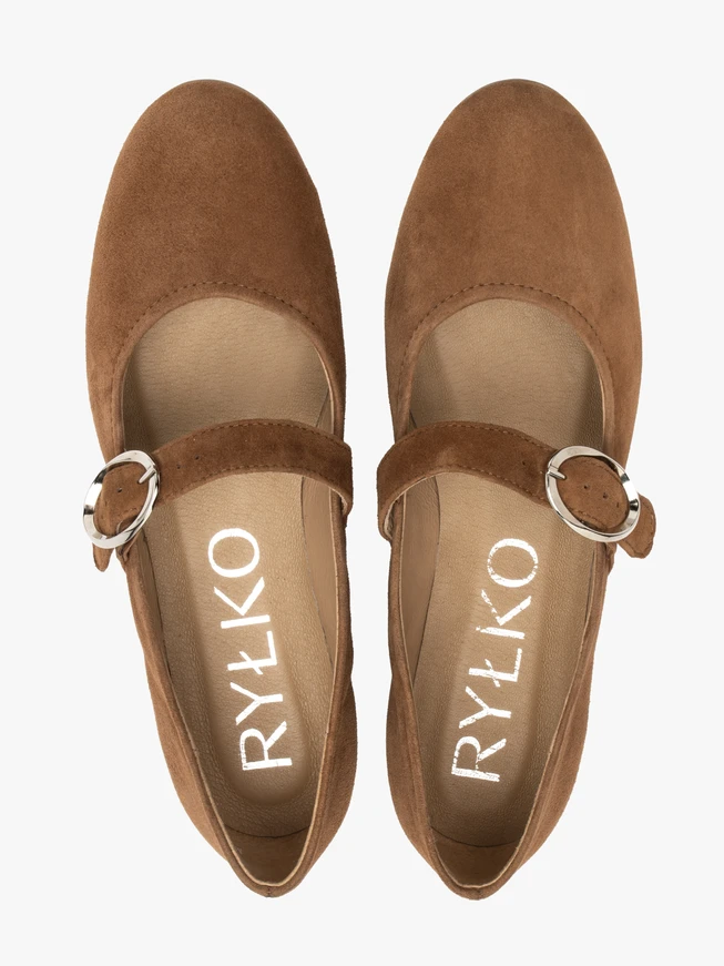 Light brown women's ballerinas with strap