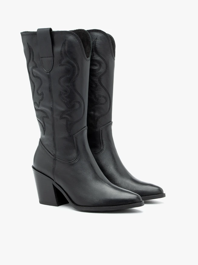 Schwarze Cowboystiefel mit besticktem Schaft