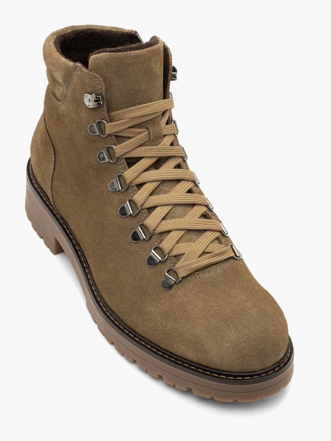 Stiefel aus olivfarbenem Veloursleder