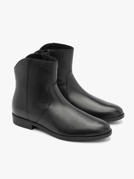 Schwarze kurze Cowboystiefel