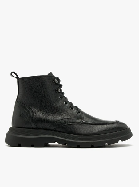 Black men’s shoes with lightweight sole