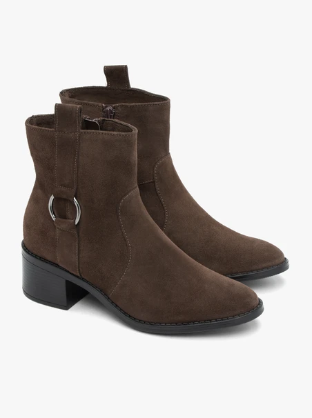 Braune Riemchenstiefel