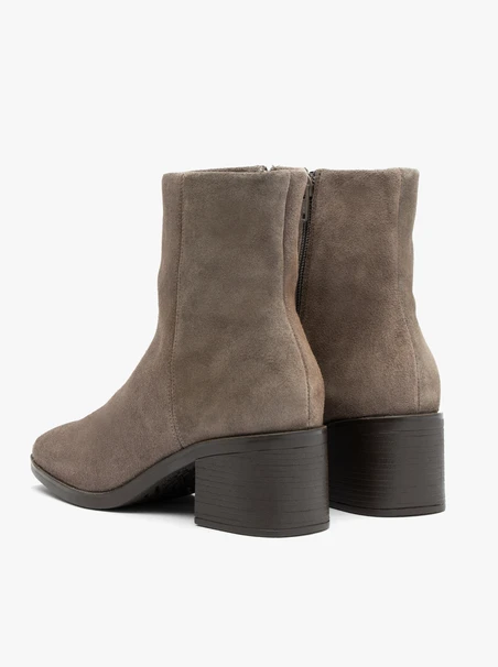 Stöckelschuhe aus grauem Veloursleder