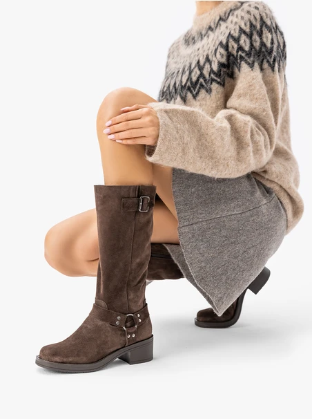 Brązowe kozaki biker boots ze skóry welurowej