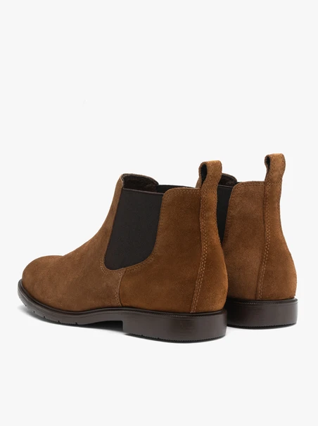 Brown men’s suede Chelsea boots
