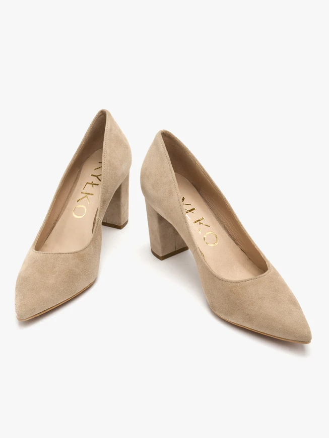 Beigefarbene Pumps mit Stilettoabsatz