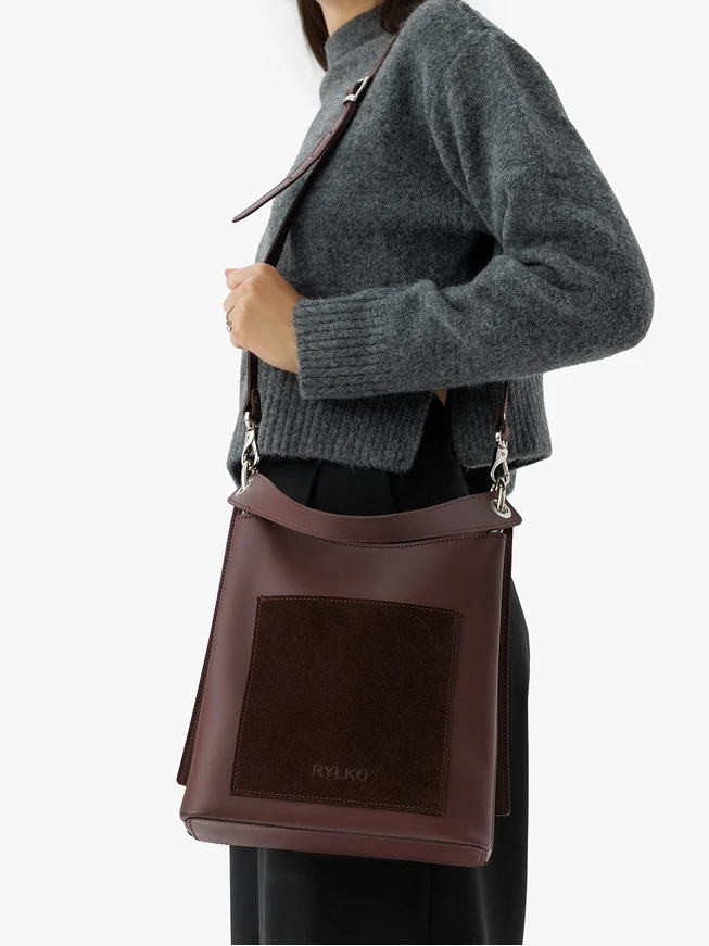 Posttasche aus kastanienbraunem Leder mittlerer Größe