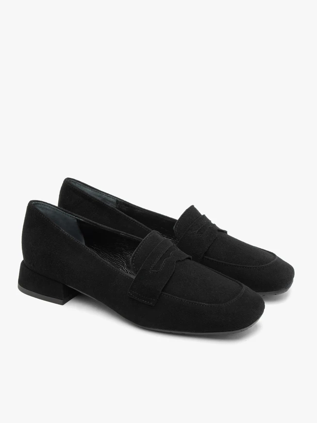 Schwarze klassische Mokassins aus Veloursleder