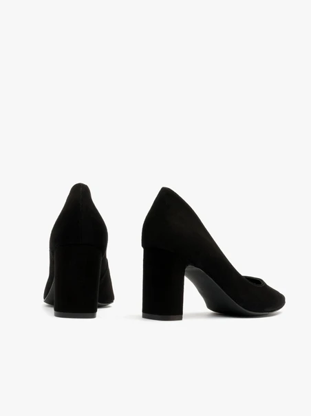 Black velour post pumps