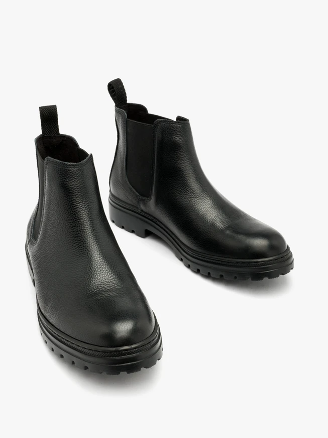 Schwarze Herrenslipper mit leichter Sohle