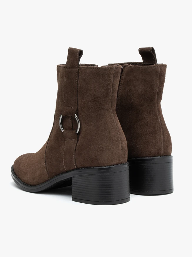 Braune Riemchenstiefel