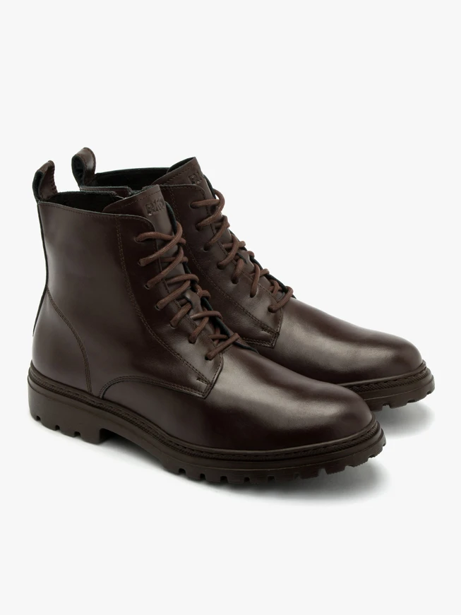 Dunkelbraune Herrenstiefel auf leichter Sohle