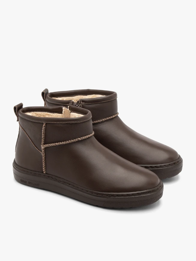 Women’s brown leather snow boots