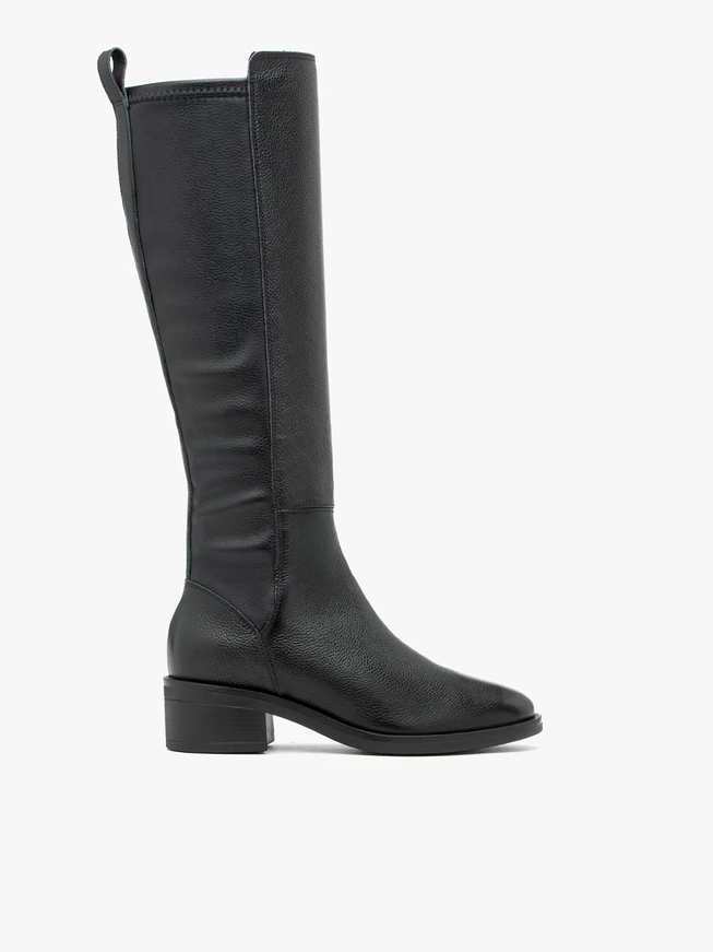 Schwarze, höher genarbte Lederstiefel