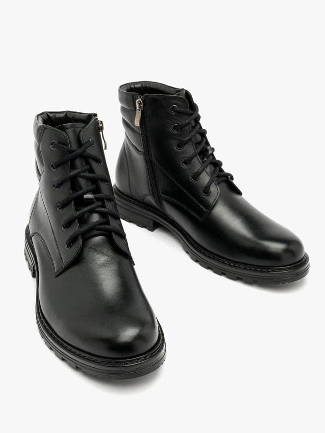Isolierte Herrenstiefel aus schwarzer Wolle