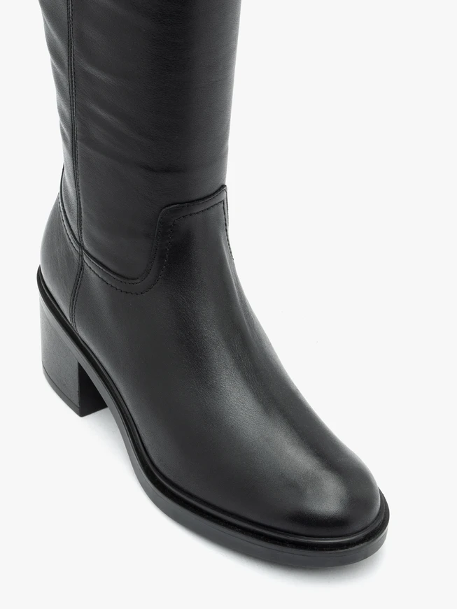 Schwarze Vollnarbenlederstiefel mit Stilettoabsatz