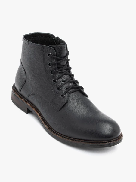 Black men’s lace-up boots