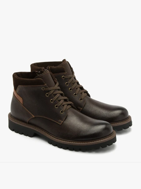 Dark brown men’s boots with lightweight sole