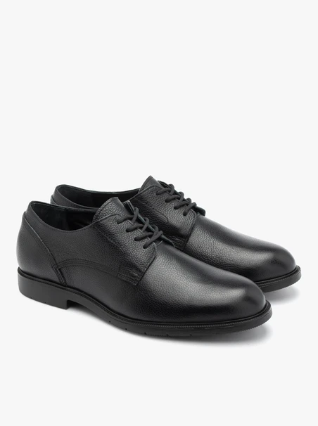 Black lightweight men’s shoe
